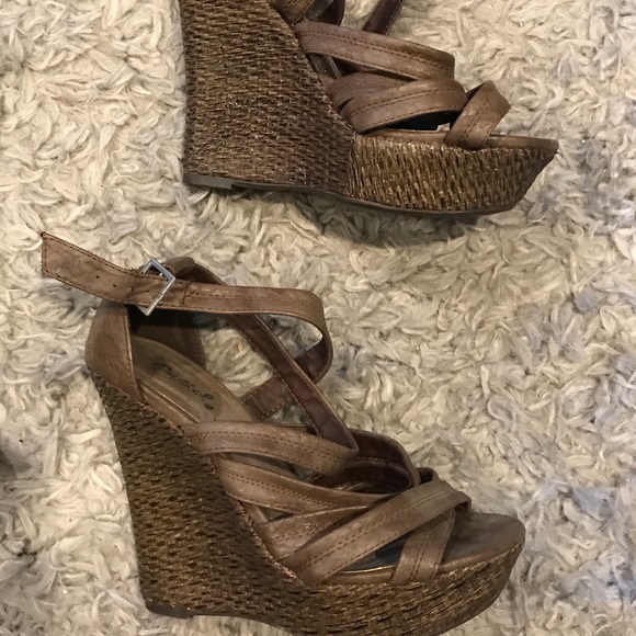 🛑 SOLD! Wedge Heel Sandals w/ Woven Pattern 🛑 - Picture 1 of 6